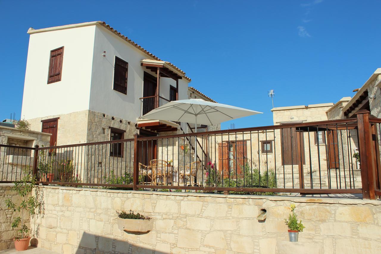 Olympia Traditional Houses Exterior photo